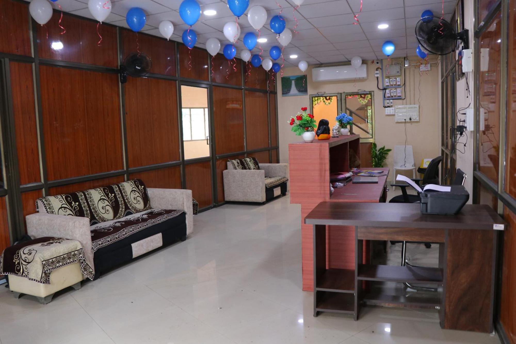 Hotel Diamond Ac Dormitory And Guest House Surat Exterior photo